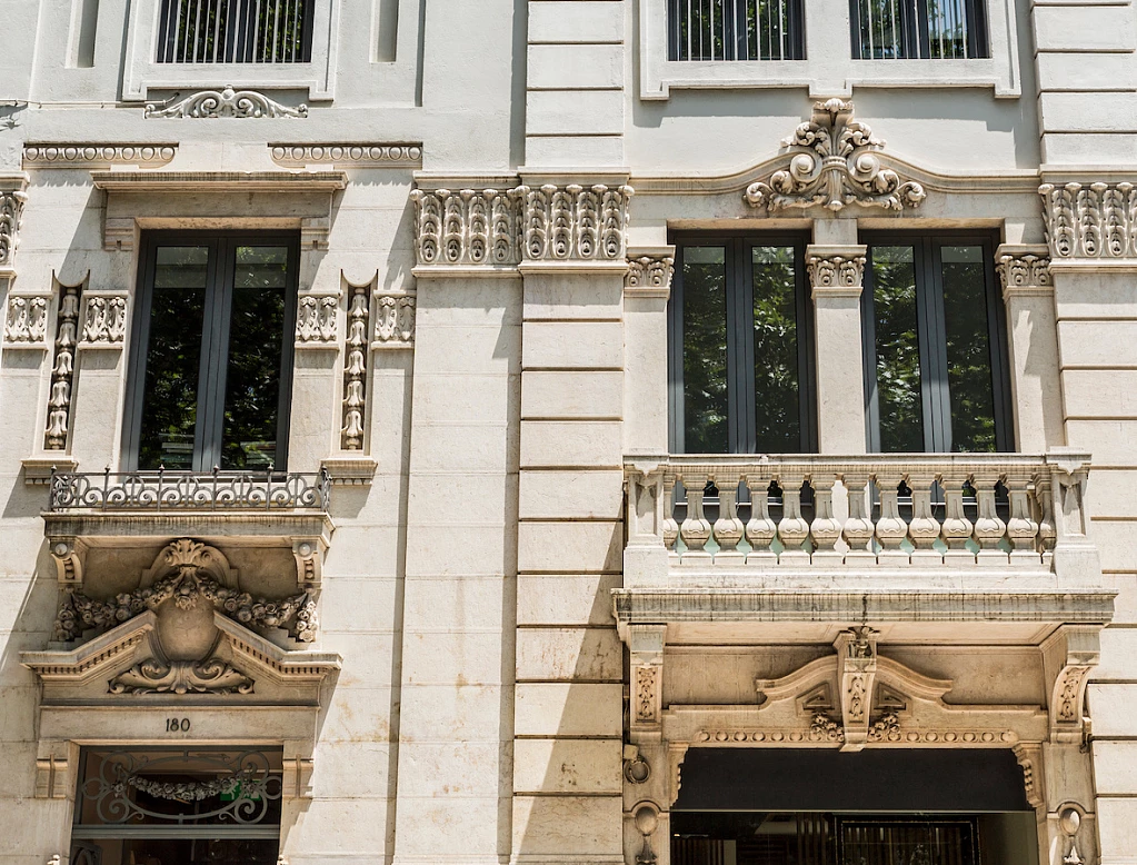 Avenida da Liberdade building front