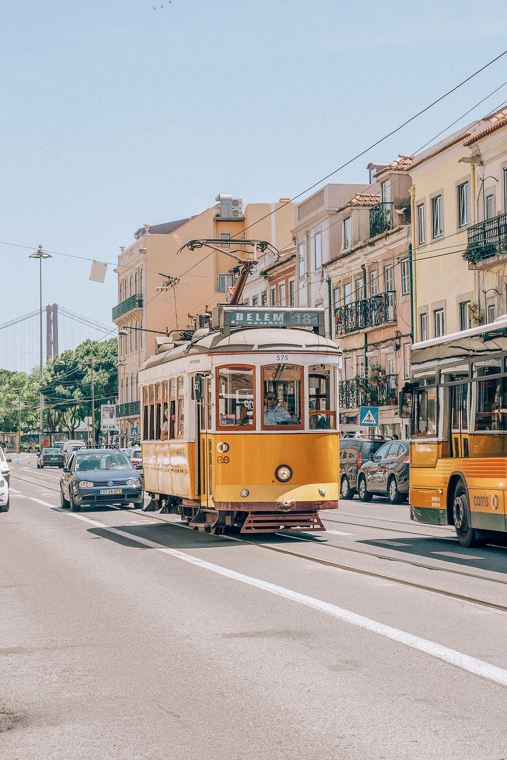 Tram%20passing%20through%20Bel%C3%A9m%2C%20Lisbon